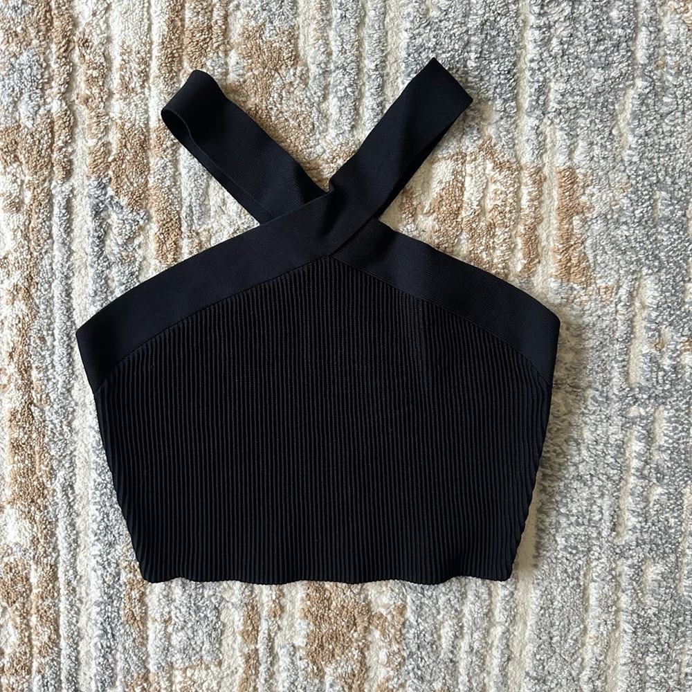 Aritzia Sculpt Knit Criss Cross Cropped Tank
Rib-knit cross-front halter top
